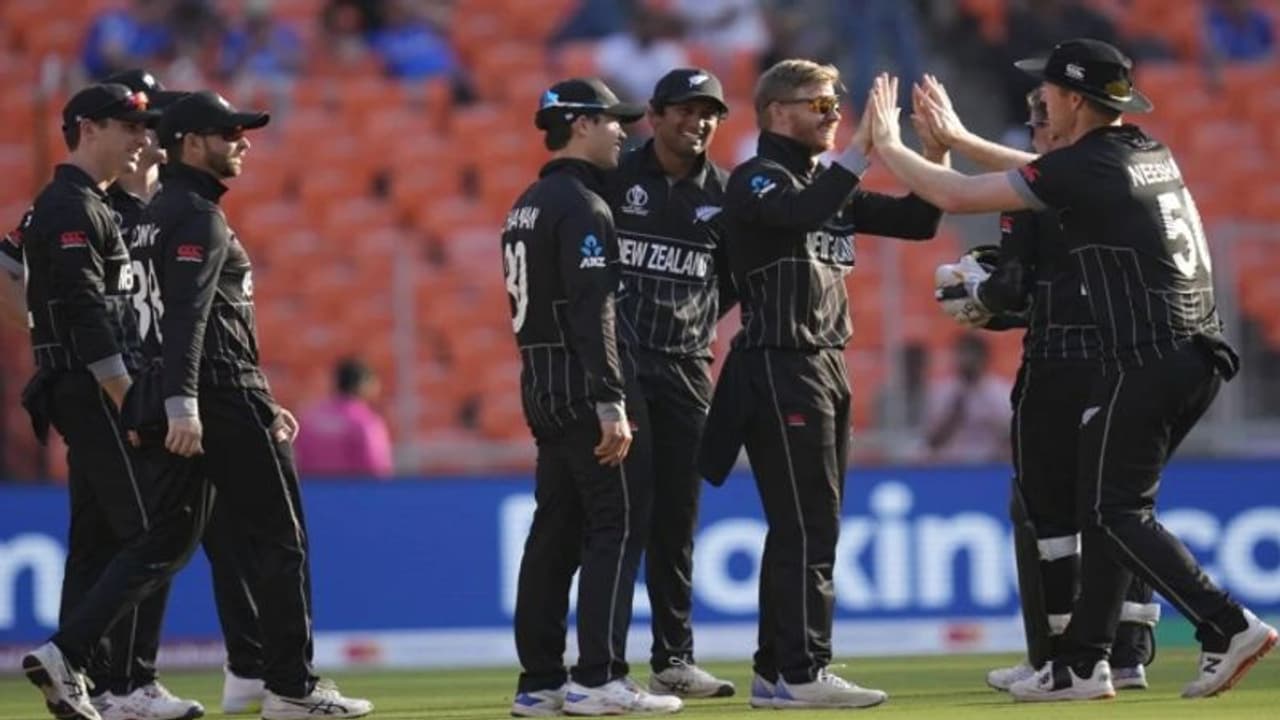 2023 உலகக் கோப்பையில் முதல் அரைசதம் அடித்த ஜோ ரூட்; ஹென்றி வேகத்தில் சுருண்ட இங்கிலாந்து 281 ரன்கள் குவிப்பு! 2023 உலகக் கோப்பையில் முதல் அரைசதம் அடித்த ஜோ ரூட்; ஹென்றி வேகத்தில் சுருண்ட இங்கிலாந்து 281 ரன்கள் குவிப்பு!