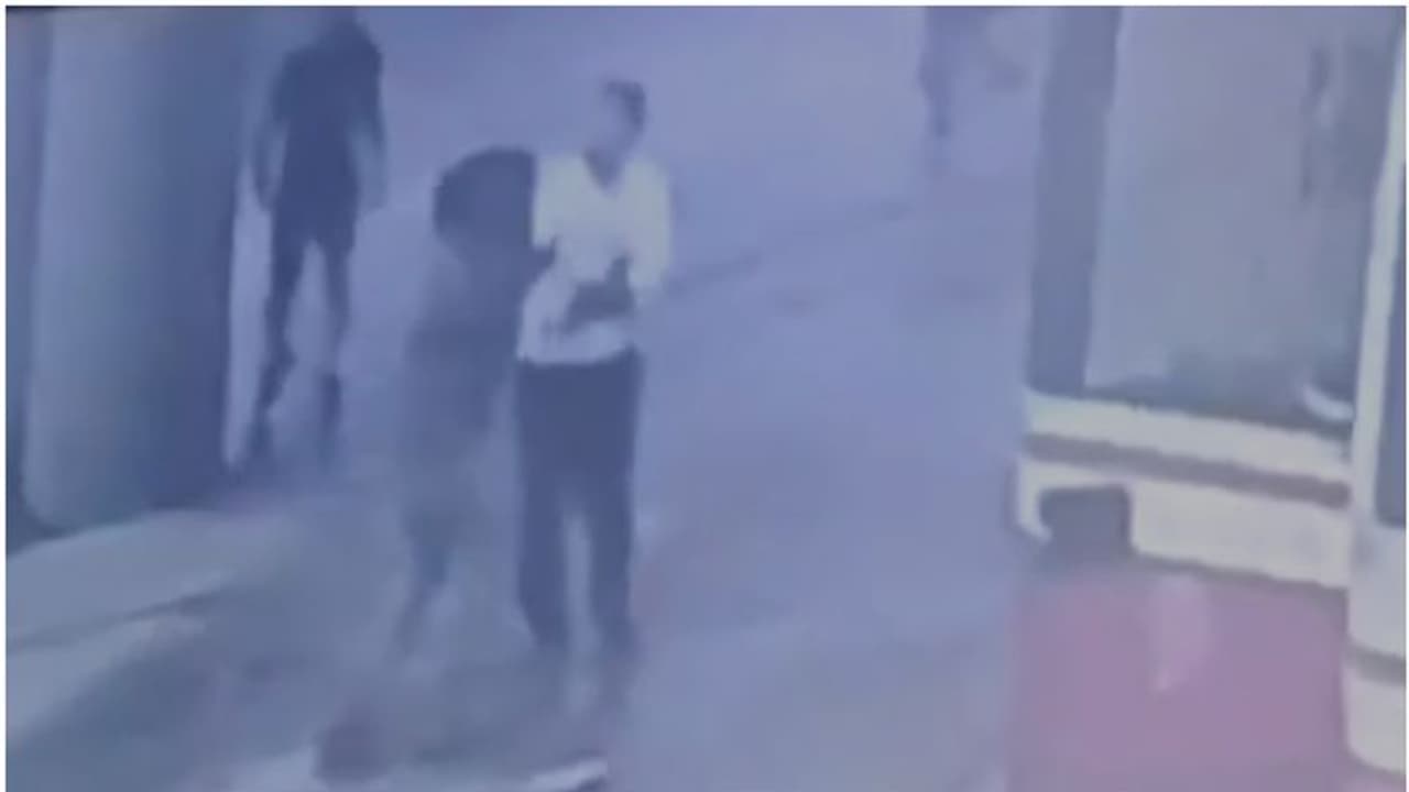 നാണക്കേട്, കെഎസ്ആർടിസി ചെക്കിംഗ് ഇൻസ്പെക്ടർമാർ ബസ് സ്റ്റാൻഡിൽ തമ്മിൽത്തല്ലി വീഡിയോ നാണക്കേട്, കെഎസ്ആർടിസി ചെക്കിംഗ് ഇൻസ്പെക്ടർമാർ ബസ് സ്റ്റാൻഡിൽ തമ്മിൽത്തല്ലി വീഡിയോ