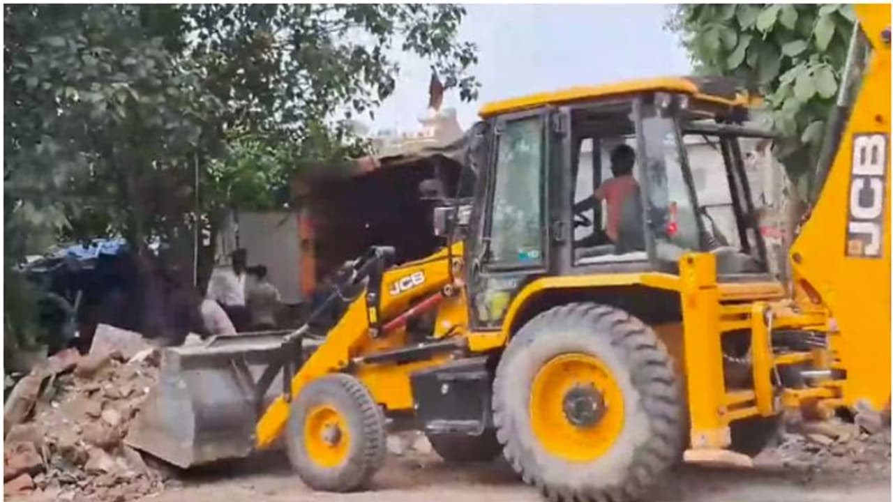 ಹಿಂದೂಗಳ ಗುರಿಯಾಗಿಸಿ ಚಾಕು ದಾಳಿಸಿ ನಡೆಸಿದ್ದ ಆರೋಪಿಯ 5 ಅಂತಸ್ತಿನ ಮನೆ ಧ್ವಂಸ!