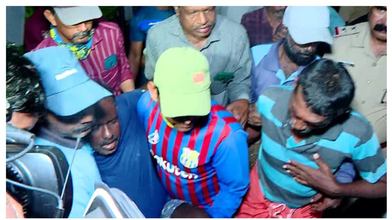 മുനമ്പത്ത് കടലിൽ കാണാതായ മത്സ്യത്തൊഴിലാളികൾക്കായി തെരച്ചിൽ തുടരുന്നു; നാലുപേർ ഇപ്പോഴും കാണാമറയത്ത് തന്നെ