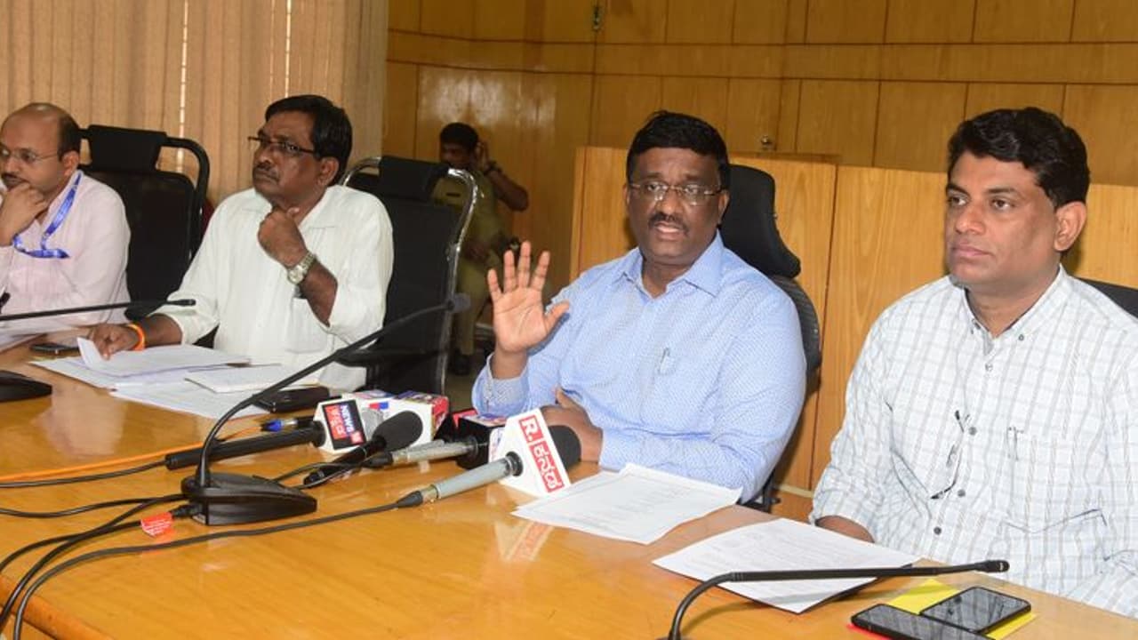 Tumakur : ಜಿಲ್ಲೆಯಲ್ಲಿ 148 ಕೋಟಿ ರು. ಬೆಳೆ ಹಾನಿ Tumakur : ಜಿಲ್ಲೆಯಲ್ಲಿ 148 ಕೋಟಿ ರು. ಬೆಳೆ ಹಾನಿ