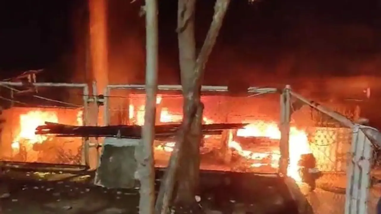 ಮುಂಬೈನಲ್ಲಿ ಭೀಕರ ಬೆಂಕಿ ದುರಂತ ಕನಿಷ್ಠ 7 ಮಂದಿ ಸಾವು, 51ಕ್ಕೂ ಹೆಚ್ಚು ಮಂದಿಗೆ ಗಾಯ ಮುಂಬೈನಲ್ಲಿ ಭೀಕರ ಬೆಂಕಿ ದುರಂತ ಕನಿಷ್ಠ 7 ಮಂದಿ ಸಾವು, 51ಕ್ಕೂ ಹೆಚ್ಚು ಮಂದಿಗೆ ಗಾಯ