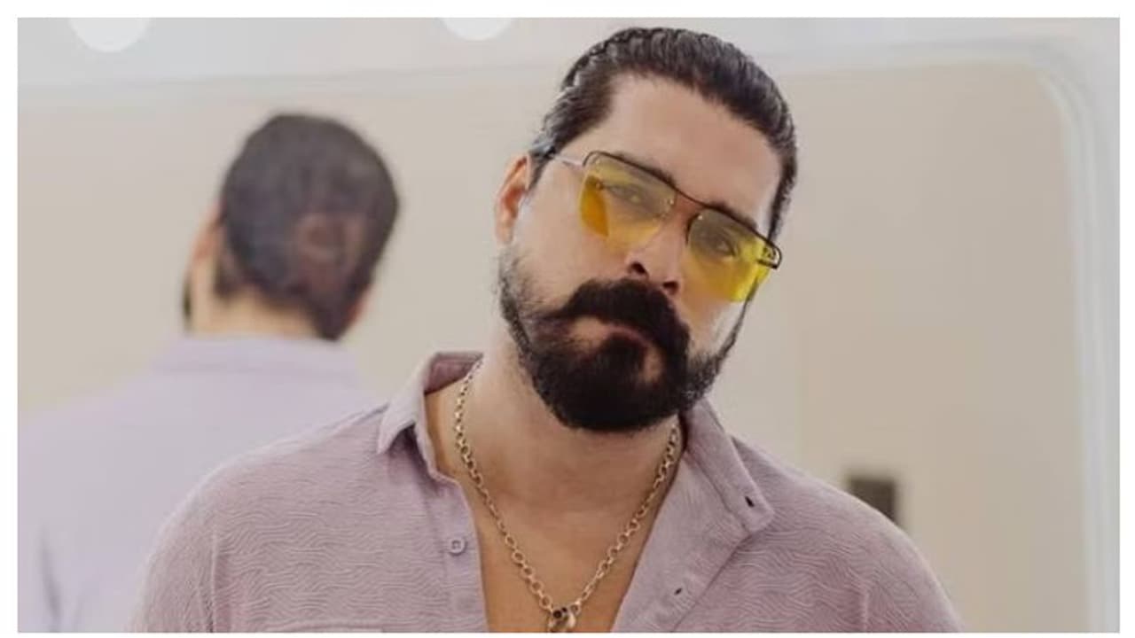 വിവാഹ വാഗ്ദാനം നൽകി പീഡിപ്പിച്ച കേസ്: നടൻ ഷിയാസ് കരീമിനെ ചന്തേര പൊലീസ് കസ്റ്റഡിയിൽ വാങ്ങി വിവാഹ വാഗ്ദാനം നൽകി പീഡിപ്പിച്ച കേസ്: നടൻ ഷിയാസ് കരീമിനെ ചന്തേര പൊലീസ് കസ്റ്റഡിയിൽ വാങ്ങി