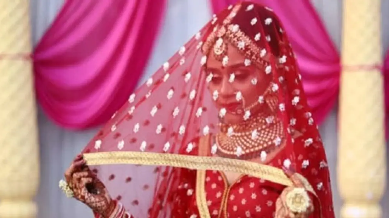 Rajasthan News: सुहागरात के दिन दूल्हे की आंख खुली तो सड़क पर मिला बिस्तर,दुल्हन भी गायब...