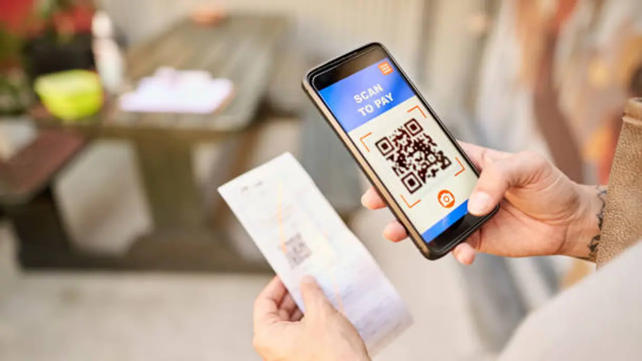 அதிகரிக்கும் QR குறியீடு மோசடி.. மக்களை எச்சரித்த அமெரிக்க அரசாங்கம்.. மோசடியை எப்படி தவிர்ப்பது?