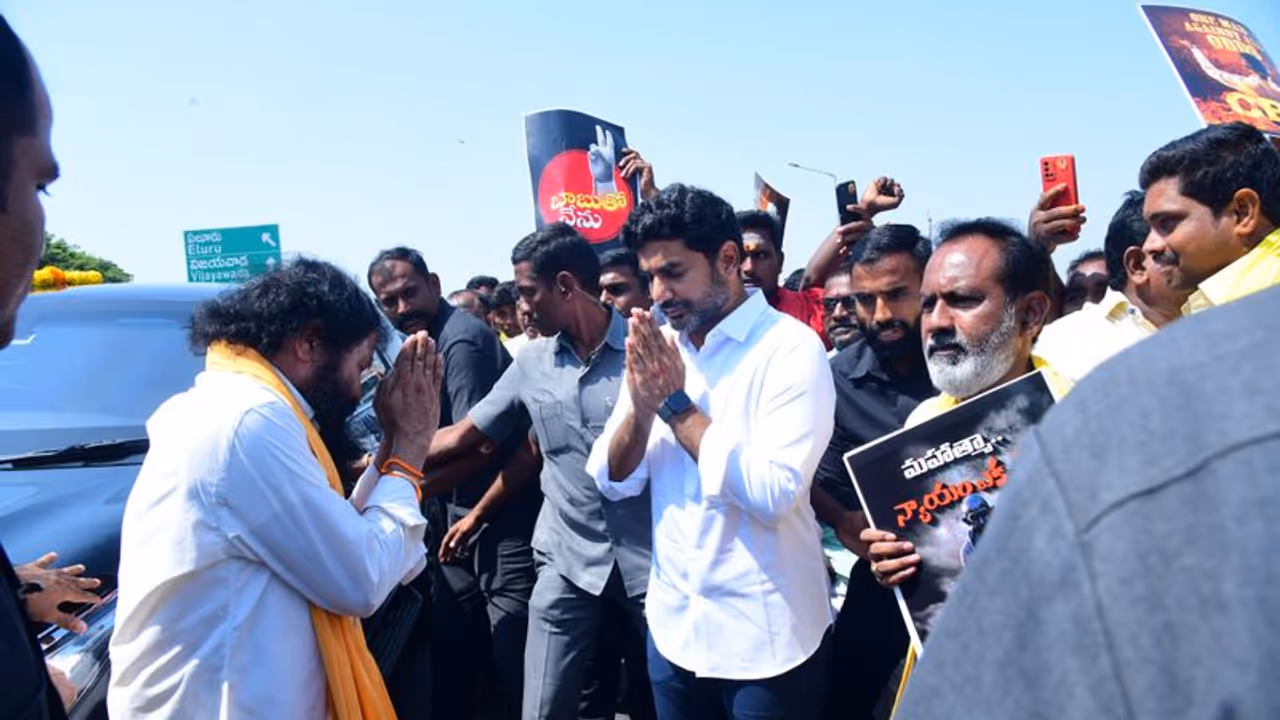 Nara Lokesh : పాదయాత్రపై లోకేష్ కీలక నిర్ణయం... తండ్రి సెంటిమెంట్ ఫాలో అవుతున్నాడా..! Nara Lokesh : పాదయాత్రపై లోకేష్ కీలక నిర్ణయం... తండ్రి సెంటిమెంట్ ఫాలో అవుతున్నాడా..!