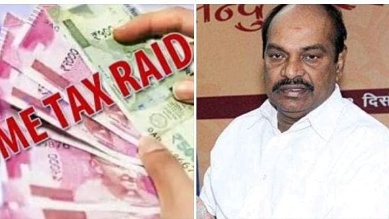 ஜெகத்ரட்சகன் வீட்டில் தொடரும் சோதனை.! கட்டுக்கட்டாக சிக்கிய பணம் எண்ணும் பணியில் வருமான வரித்துறை ஜெகத்ரட்சகன் வீட்டில் தொடரும் சோதனை.! கட்டுக்கட்டாக சிக்கிய பணம் எண்ணும் பணியில் வருமான வரித்துறை