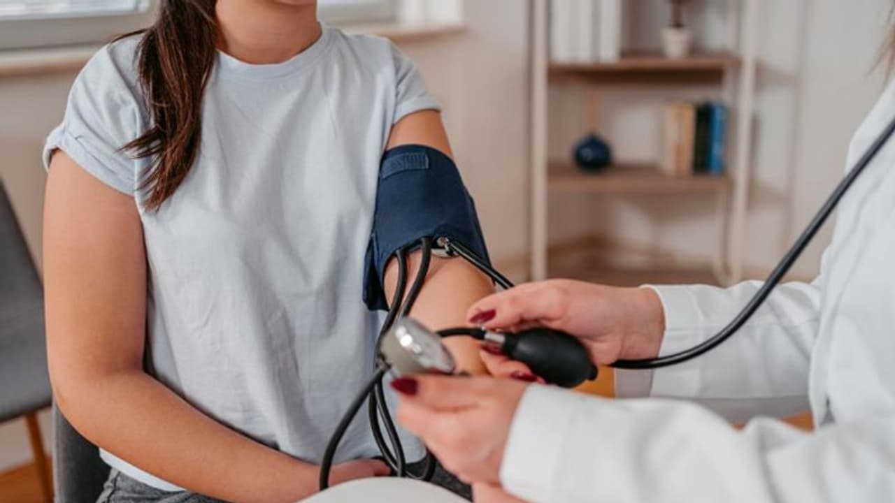 ബിപി നിയന്ത്രിക്കാൻ കഴിക്കാം ആറ് ഭക്ഷണങ്ങൾ ബിപി നിയന്ത്രിക്കാൻ കഴിക്കാം ആറ് ഭക്ഷണങ്ങൾ