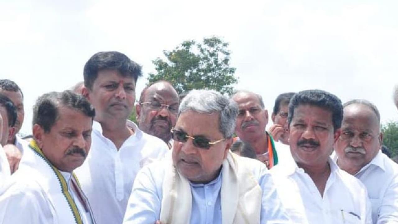 ಬಿಜೆಪಿ ಜೆಡಿಎಸ್ ಪಕ್ಷಗಳದ್ದು ಅಪವಿತ್ರ ಮೈತ್ರಿ: ಸಿಎಂ ಸಿದ್ದರಾಮಯ್ಯ ಲೇವಡಿ ಬಿಜೆಪಿ ಜೆಡಿಎಸ್ ಪಕ್ಷಗಳದ್ದು ಅಪವಿತ್ರ ಮೈತ್ರಿ: ಸಿಎಂ ಸಿದ್ದರಾಮಯ್ಯ ಲೇವಡಿ