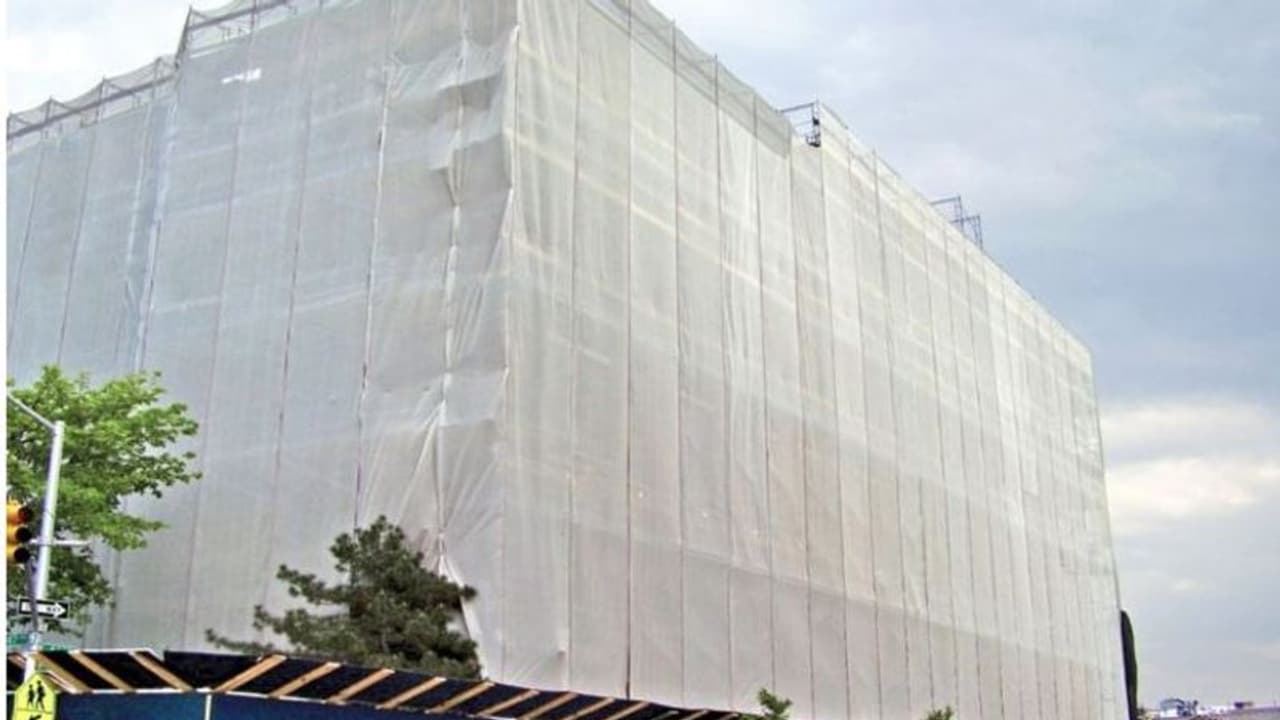 നിർമാണത്തിലിരിക്കുന്ന കെട്ടിടങ്ങൾ മറയ്ക്കണമെന്ന നിയമം മക്കയിൽ നടപ്പായി നിർമാണത്തിലിരിക്കുന്ന കെട്ടിടങ്ങൾ മറയ്ക്കണമെന്ന നിയമം മക്കയിൽ നടപ്പായി