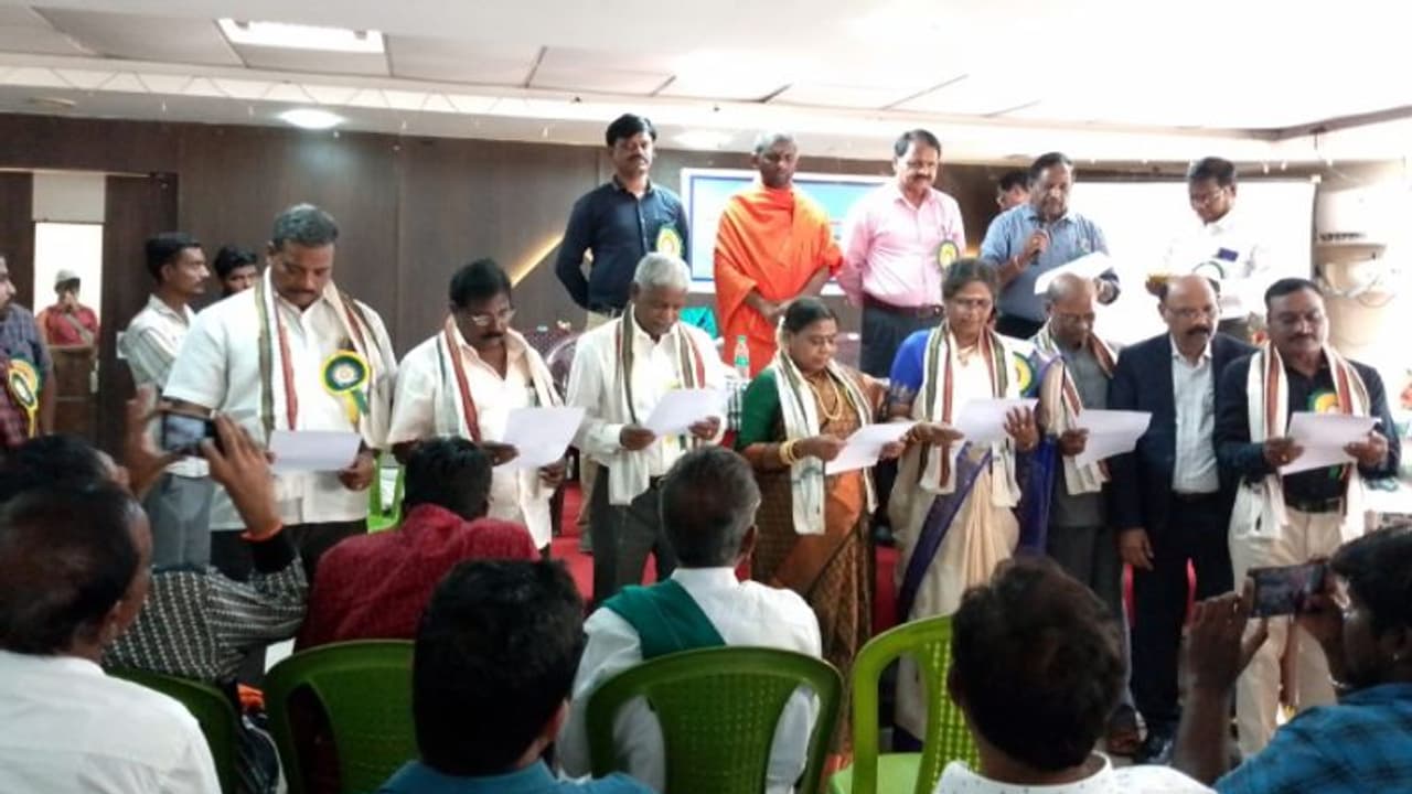 நவ சமாஜ் சேரிட்டபிள் சொசைட்டி.. சிறப்பாக நடந்த மாவட்ட கிளை துவக்க விழா நிறைவேற்றப்பட்ட தீர்மானங்கள்! நவ சமாஜ் சேரிட்டபிள் சொசைட்டி.. சிறப்பாக நடந்த மாவட்ட கிளை துவக்க விழா நிறைவேற்றப்பட்ட தீர்மானங்கள்!