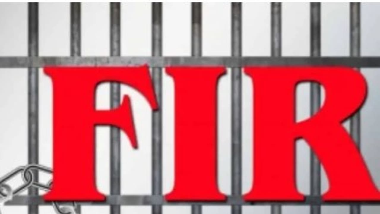 ఇబ్రహీంపట్టణంలో బర్త్డే వేడుకల పేరుతో న్యూసెన్స్: బిగ్ బాగ్ ఫేం హిమజపై కేసు ఇబ్రహీంపట్టణంలో బర్త్డే వేడుకల పేరుతో న్యూసెన్స్: బిగ్ బాగ్ ఫేం హిమజపై కేసు