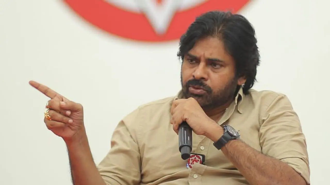 విరాళాలను వెనక్కి ఇచ్చేస్తున్న జనసేన ... ఎన్నికల వేళ పవన్ ఎందుకిలా చేస్తున్నారు? విరాళాలను వెనక్కి ఇచ్చేస్తున్న జనసేన ... ఎన్నికల వేళ పవన్ ఎందుకిలా చేస్తున్నారు?