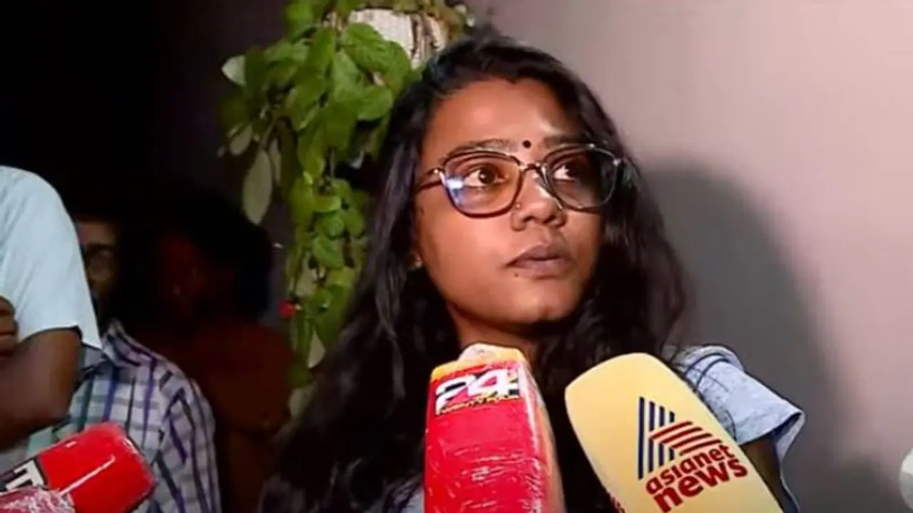 ന്യൂസ് ക്ലിക്ക് കേസ്; ദില്ലി പൊലീസ് സംസാരിച്ചത് ഭീഷണിയുടെ സ്വരത്തിലെന്ന് അനുഷ പോള് ന്യൂസ് ക്ലിക്ക് കേസ്; ദില്ലി പൊലീസ് സംസാരിച്ചത് ഭീഷണിയുടെ സ്വരത്തിലെന്ന് അനുഷ പോള്