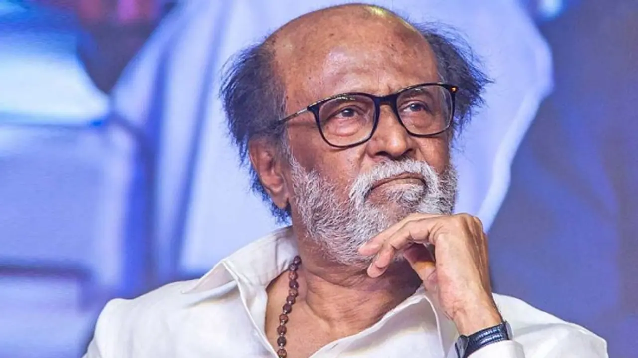 Rajinikanth: ஏர்போர்ட்டில் மனைவிக்காக ரஜினியிடம் கோரிக்கை வைத்த ரசிகர்! இன்ப அதிர்ச்சி கொடுத்த சூப்பர் ஸ்டார்! Rajinikanth: ஏர்போர்ட்டில் மனைவிக்காக ரஜினியிடம் கோரிக்கை வைத்த ரசிகர்! இன்ப அதிர்ச்சி கொடுத்த சூப்பர் ஸ்டார்!