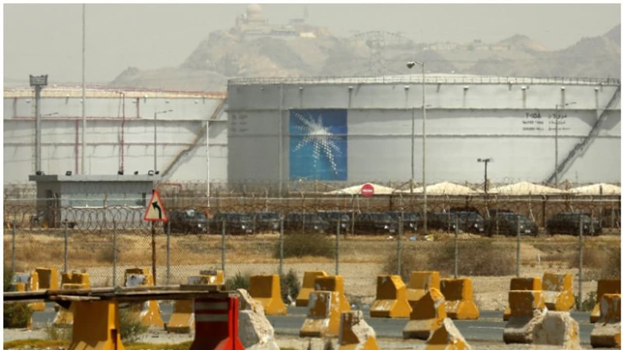 പ്രതിദിന എണ്ണയുൽപാദനം വെട്ടിക്കുറക്കുന്നത് ഈ വർഷാവസാനം വരെ നീട്ടി സൗദി പ്രതിദിന എണ്ണയുൽപാദനം വെട്ടിക്കുറക്കുന്നത് ഈ വർഷാവസാനം വരെ നീട്ടി സൗദി