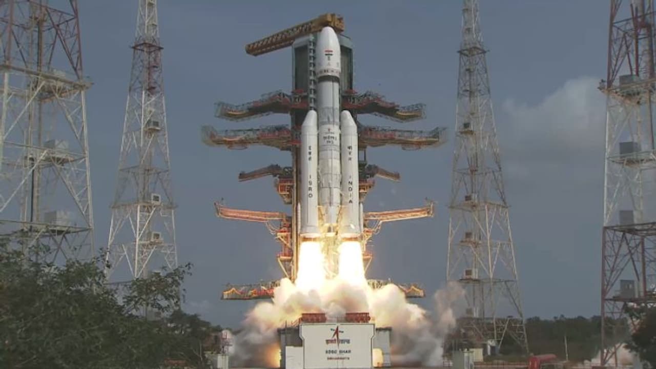 'എൽവിഎം 3'; ചന്ദ്രയാൻ രണ്ടിനെയും മൂന്നിനെയും വഹിച്ച വമ്പൻ റോക്കറ്റ്, 7 ദൗത്യങ്ങളും വിജയം, ഇനി പുതിയ മിഷൻ !