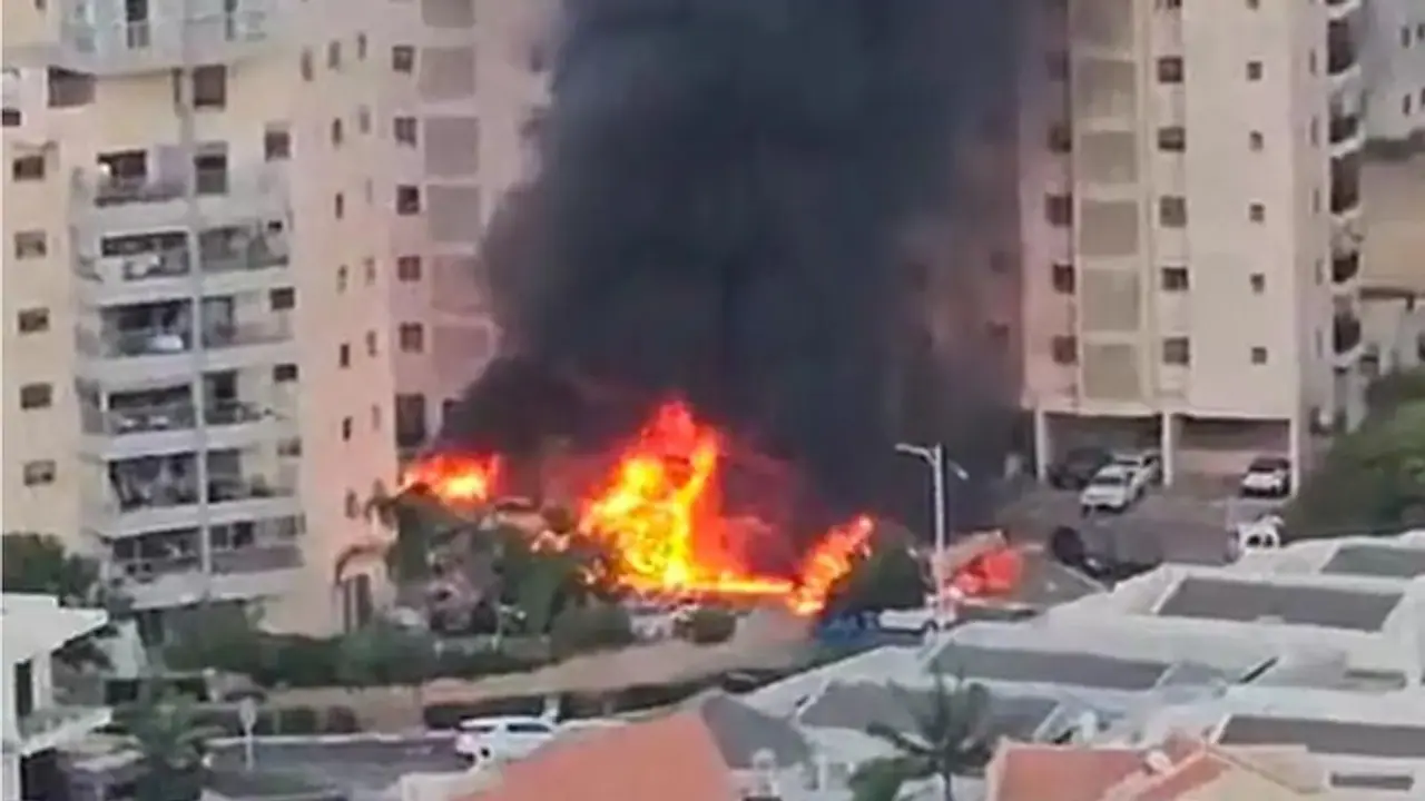 ഇസ്രായേൽ തിരിച്ചടിക്കുന്നു, വ്യോമാക്രമണത്തിൽ ഗാസ കത്തുന്നു; 200ലേറെ പേർ കൊല്ലപ്പെട്ടു ഇസ്രായേൽ തിരിച്ചടിക്കുന്നു, വ്യോമാക്രമണത്തിൽ ഗാസ കത്തുന്നു; 200ലേറെ പേർ കൊല്ലപ്പെട്ടു