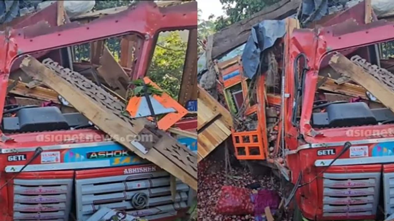 മലപ്പുറത്ത് ചരക്കുലോറി മറിഞ്ഞു; ലോറിക്കടിയില് കുടുങ്ങി ഡ്രൈവര്ക്ക് ദാരുണാന്ത്യം മലപ്പുറത്ത് ചരക്കുലോറി മറിഞ്ഞു; ലോറിക്കടിയില് കുടുങ്ങി ഡ്രൈവര്ക്ക് ദാരുണാന്ത്യം