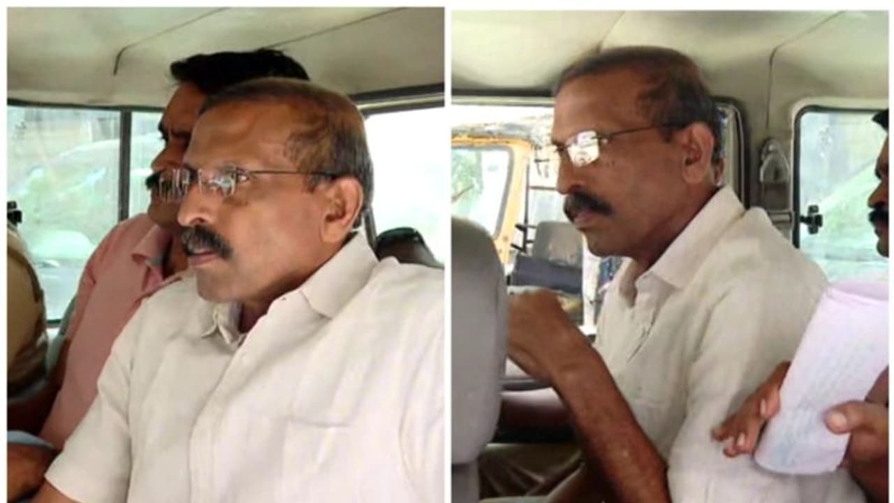 വിവരം കൈമാറിയത് ബാങ്ക് സെക്രട്ടറി; അരവിന്ദാക്ഷന്റെ അമ്മയുടെ അക്കൗണ്ടിലെ 63 ലക്ഷത്തിൽ വിശദീകരണവുമായി ഇഡി വിവരം കൈമാറിയത് ബാങ്ക് സെക്രട്ടറി; അരവിന്ദാക്ഷന്റെ അമ്മയുടെ അക്കൗണ്ടിലെ 63 ലക്ഷത്തിൽ വിശദീകരണവുമായി ഇഡി