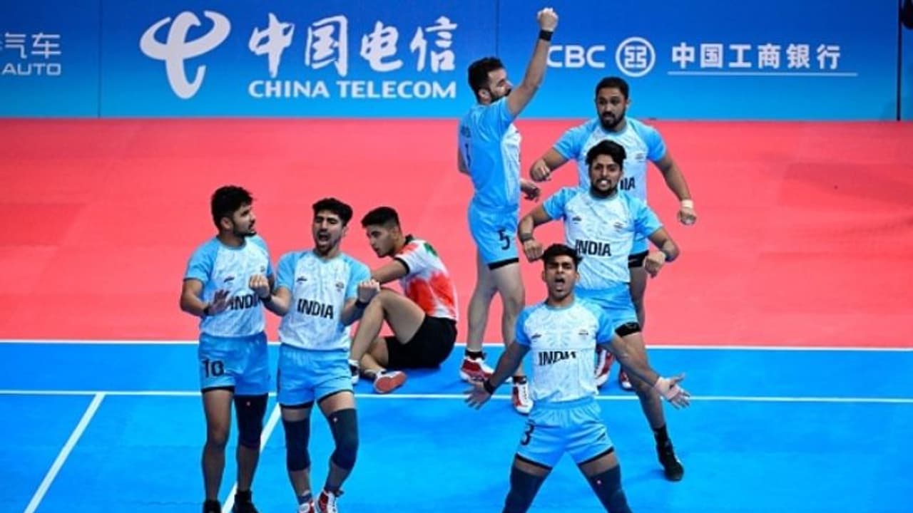 അവസാന നിമിഷം വരെ ഇഞ്ചോടിഞ്ച് പോരാട്ടം, താരങ്ങളുടെ പ്രതിഷേധം, കുത്തിയിരിപ്പ്, ഒടുവിൽ ഇന്ത്യക്ക് കബഡി സ്വർണം അവസാന നിമിഷം വരെ ഇഞ്ചോടിഞ്ച് പോരാട്ടം, താരങ്ങളുടെ പ്രതിഷേധം, കുത്തിയിരിപ്പ്, ഒടുവിൽ ഇന്ത്യക്ക് കബഡി സ്വർണം