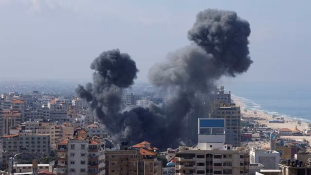 பதற்ற பூமியான இஸ்ரேல்.. தமிழர்கள் யாரேனும் சிக்கியுள்ளார்களா? உதவிக்கு அழைத்திட எண்களை வெளியிட்ட தமிழக அரசு! பதற்ற பூமியான இஸ்ரேல்.. தமிழர்கள் யாரேனும் சிக்கியுள்ளார்களா? உதவிக்கு அழைத்திட எண்களை வெளியிட்ட தமிழக அரசு!