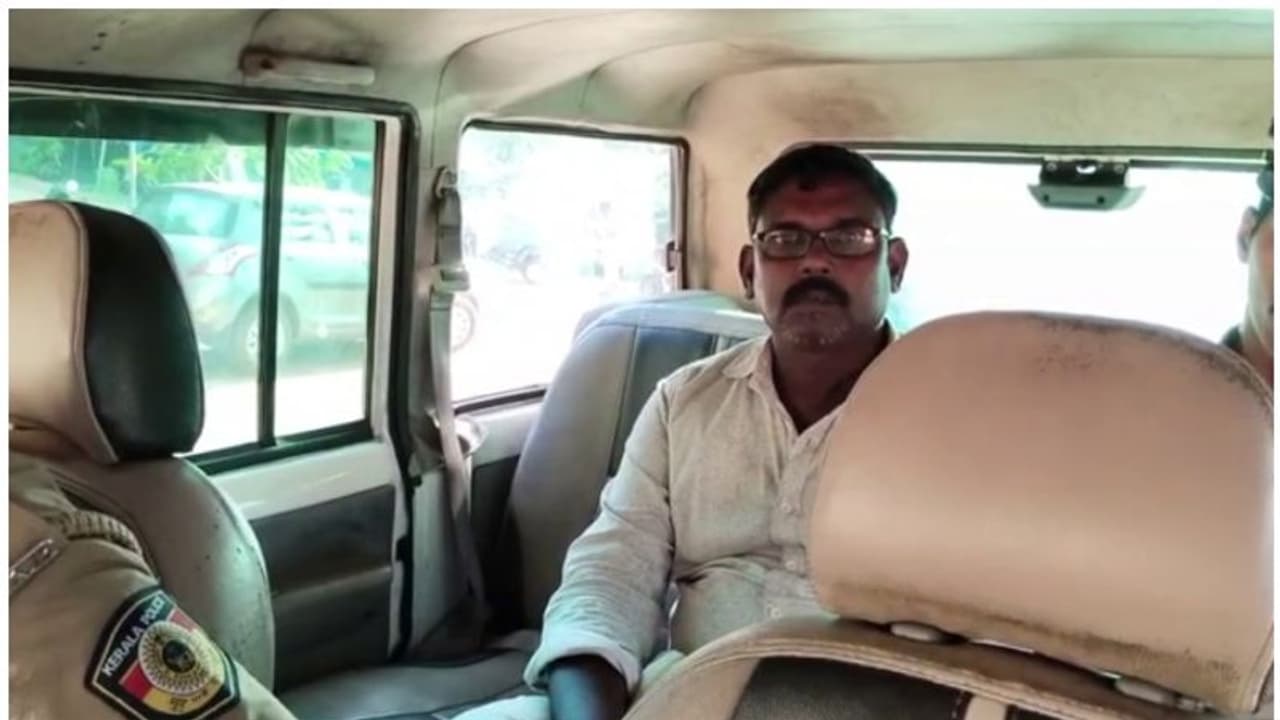 വിവാഹ വാഗ്ദാനം നൽകി തട്ടിയത് ലക്ഷങ്ങള്, വീട്ടില് വളര്ത്തിയിരുന്ന 11 ആടുകളെയും കൈക്കലാക്കി, പ്രതി പിടിയില് വിവാഹ വാഗ്ദാനം നൽകി തട്ടിയത് ലക്ഷങ്ങള്, വീട്ടില് വളര്ത്തിയിരുന്ന 11 ആടുകളെയും കൈക്കലാക്കി, പ്രതി പിടിയില്