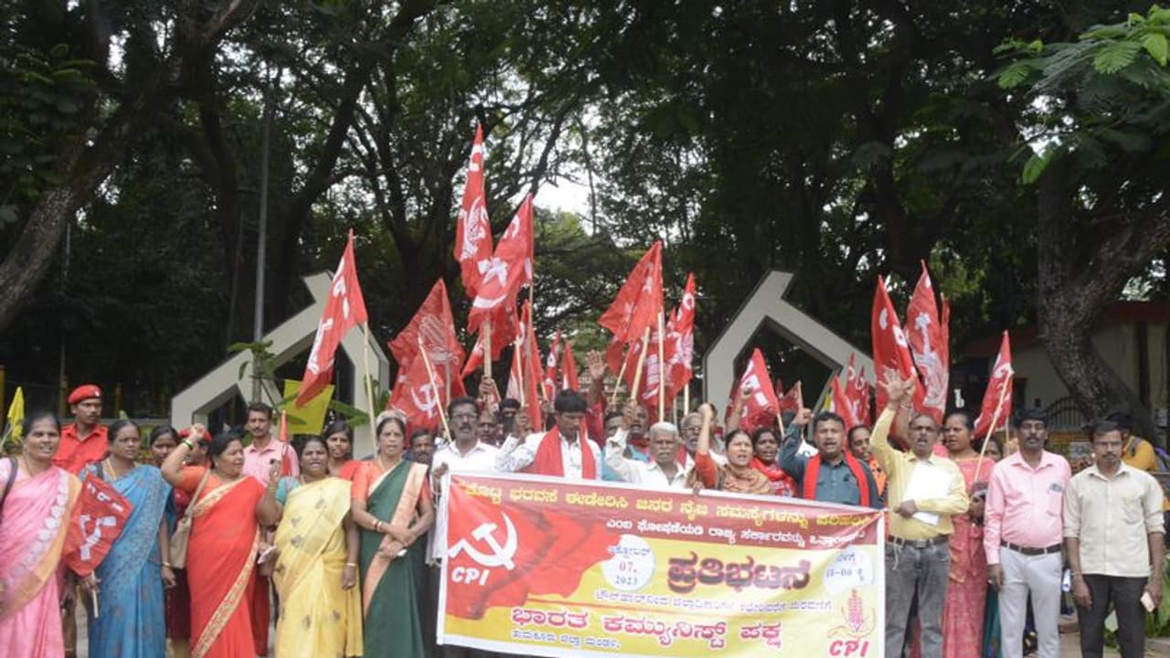 ಸರ್ಕಾರದ ಆರನೇ ಗ್ಯಾರಂಟಿ ಜಾರಿಗೊಳಿಸಲು ಸಿಪಿಐ ಒತ್ತಾಯ ಸರ್ಕಾರದ ಆರನೇ ಗ್ಯಾರಂಟಿ ಜಾರಿಗೊಳಿಸಲು ಸಿಪಿಐ ಒತ್ತಾಯ