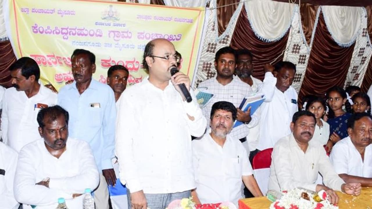 ಕ್ಷೇತ್ರದ ಜನತೆಯ ಸಮಸ್ಯೆ ಆಲಿಸಿ ಪರಿಹರಿಸುವುದು ನಮ್ಮ ಕರ್ತವ್ಯ : ಯತೀಂದ್ರ ಕ್ಷೇತ್ರದ ಜನತೆಯ ಸಮಸ್ಯೆ ಆಲಿಸಿ ಪರಿಹರಿಸುವುದು ನಮ್ಮ ಕರ್ತವ್ಯ : ಯತೀಂದ್ರ