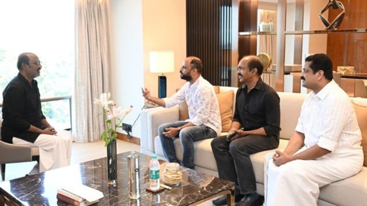 'പോയി ഓസ്കര് കൊണ്ടുവാ', 2018നെ കുറിച്ചുള്ള രജനികാന്തിന്റെ വാക്കുകള് പങ്കുവെച്ച് ജൂഡ് 'പോയി ഓസ്കര് കൊണ്ടുവാ', 2018നെ കുറിച്ചുള്ള രജനികാന്തിന്റെ വാക്കുകള് പങ്കുവെച്ച് ജൂഡ്