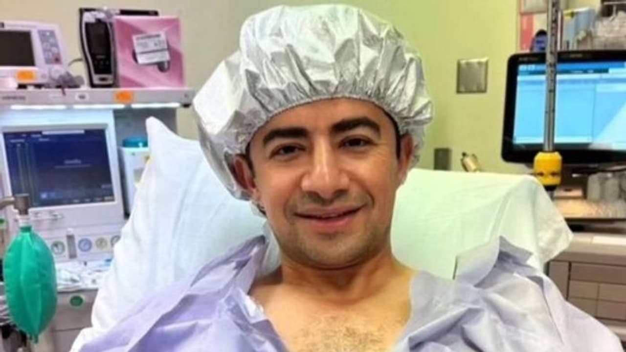 റിയൽ ലൈഫ് ഹീറോ: രോഗിയുടെ ജീവൻ രക്ഷിക്കാൻ സ്വന്തം ബോൺമാരോ ദാനം ചെയ്ത് ഡോക്ടർ റിയൽ ലൈഫ് ഹീറോ: രോഗിയുടെ ജീവൻ രക്ഷിക്കാൻ സ്വന്തം ബോൺമാരോ ദാനം ചെയ്ത് ഡോക്ടർ