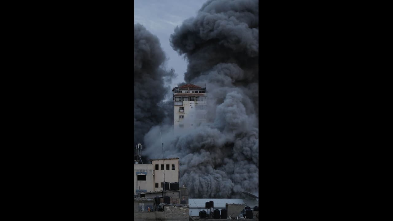 ప్రతీకారం తీర్చుకుంటున్న ఇజ్రాయెల్ దళాలు.. హమాస్ ఉగ్రవాదులపై మొదలైన కాల్పులు.. ప్రతీకారం తీర్చుకుంటున్న ఇజ్రాయెల్ దళాలు.. హమాస్ ఉగ్రవాదులపై మొదలైన కాల్పులు..