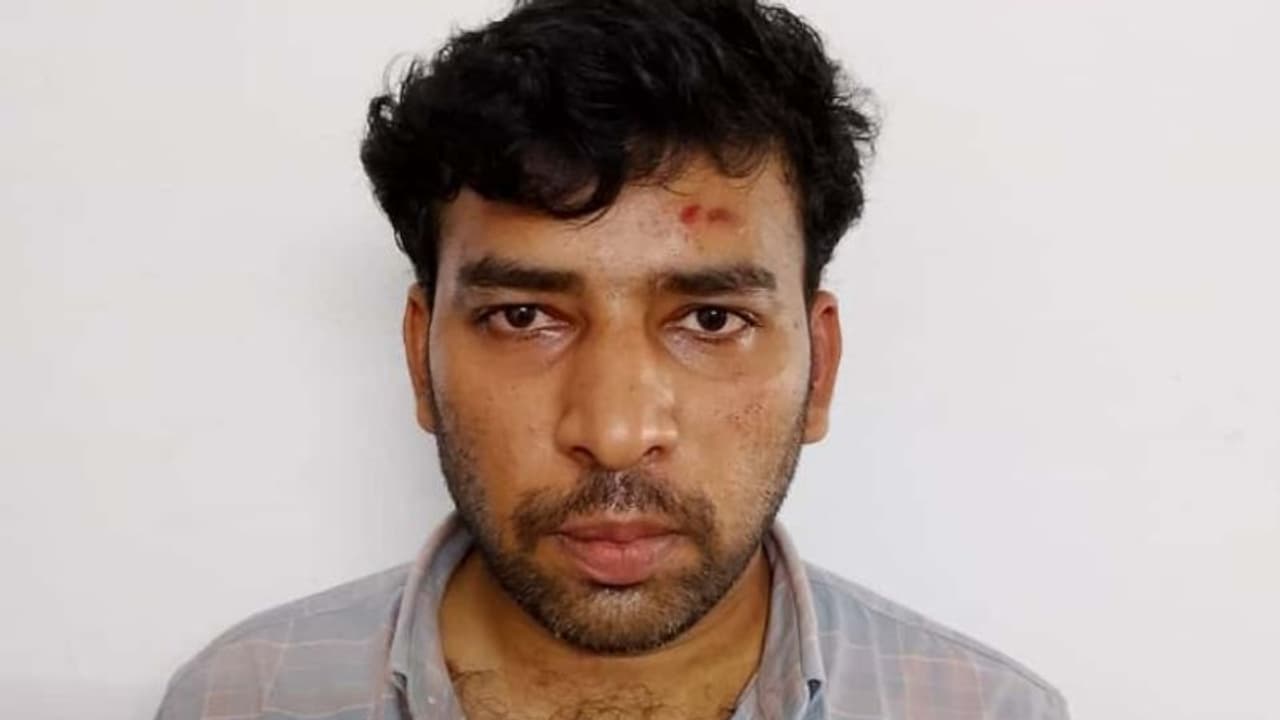 പകൽ ഓട്ടോ ഡ്രൈവർ, രാത്രി സ്ത്രീകള്‍ കുളിക്കുന്നതുള്‍പ്പെടെ ഒളിഞ്ഞുനോട്ടം; യുവാവിനെ നാട്ടുകാര്‍ പിടികൂടി