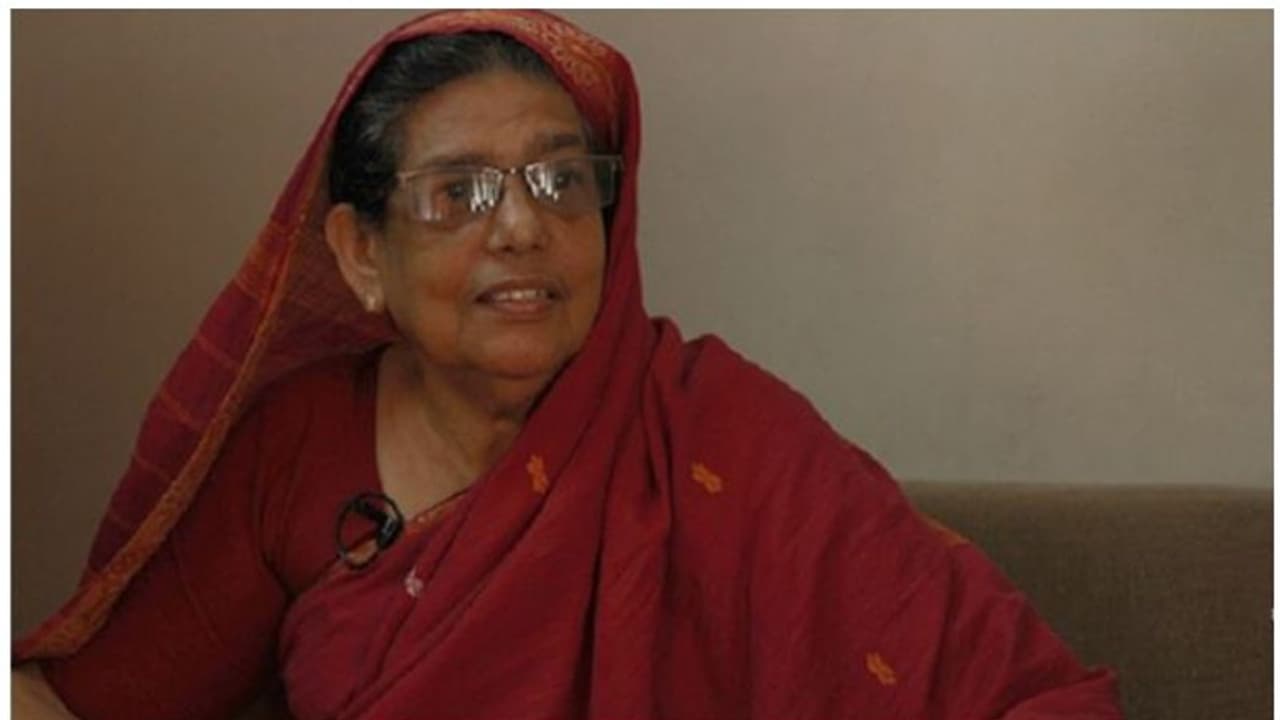 കുടുംബശ്രീ പരിപാടിയിൽ തട്ടമൂരി പ്രതിഷേധിച്ച് സാമൂഹ്യ പ്രവർത്തക വി പി സുഹ്റ, അക്രമാസക്തനായി പിടിഎ പ്രസിഡന്റ് കുടുംബശ്രീ പരിപാടിയിൽ തട്ടമൂരി പ്രതിഷേധിച്ച് സാമൂഹ്യ പ്രവർത്തക വി പി സുഹ്റ, അക്രമാസക്തനായി പിടിഎ പ്രസിഡന്റ്