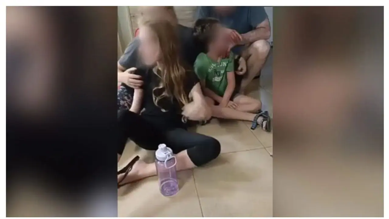 കുടുംബത്തിന് മുന്നിൽ പെൺകുട്ടിയെ കൊലപ്പെടുത്തി ഹമാസ്; ഇസ്രായേലി കുടുംബത്തെ ബന്ദികളാക്കിയെന്ന് റിപ്പോര്‍ട്ട് 