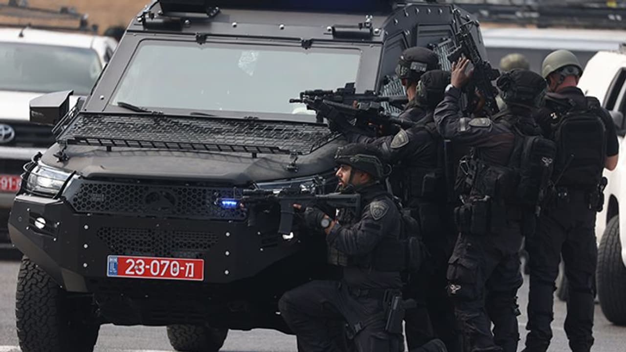 ఇజ్రాయెల్ హమాస్ యుద్ధం : భారతీయుల క్షేమ సమాచారంపై ఆందోళన.. పీఎంవో పర్యవేక్షిస్తోందన్న కేంద్ర మంత్రి ఇజ్రాయెల్ హమాస్ యుద్ధం : భారతీయుల క్షేమ సమాచారంపై ఆందోళన.. పీఎంవో పర్యవేక్షిస్తోందన్న కేంద్ర మంత్రి