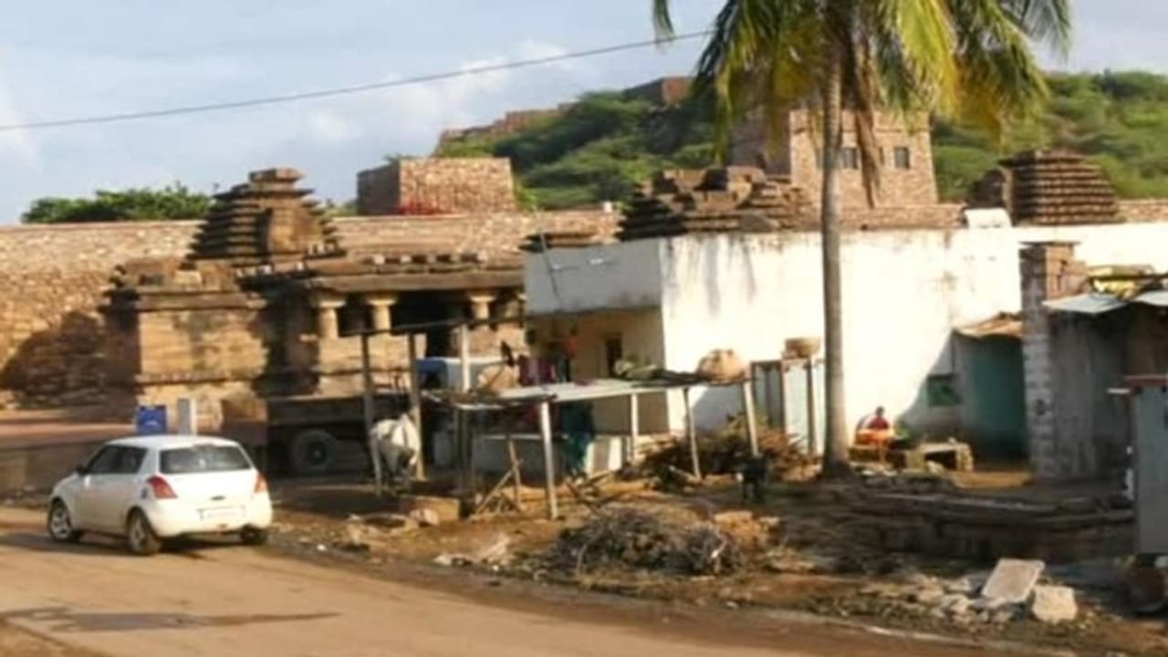 ಬಾಗಲಕೋಟೆ: ಮರೀಚಿಕೆಯಾದ ಐಹೊಳೆ ಸ್ಥಳಾಂತರ, ಸಚಿವರ ಭೇಟಿಗೆ ಮುಂದಾದ ಕಾಂಗ್ರೆಸ್ ನಾಯಕರು ಬಾಗಲಕೋಟೆ: ಮರೀಚಿಕೆಯಾದ ಐಹೊಳೆ ಸ್ಥಳಾಂತರ, ಸಚಿವರ ಭೇಟಿಗೆ ಮುಂದಾದ ಕಾಂಗ್ರೆಸ್ ನಾಯಕರು