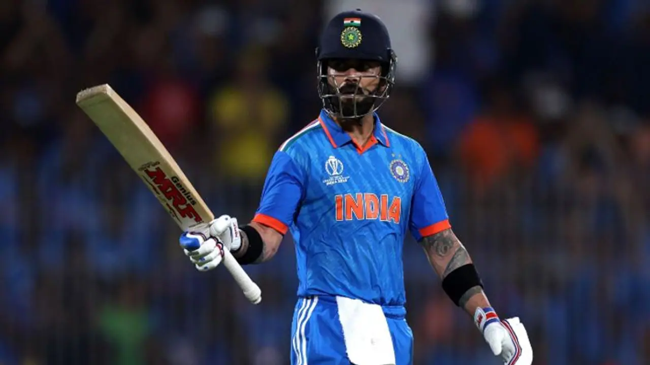 ஒட்டு மொத்த ரசிகர்களும் எழுந்து நின்று கை தட்டி பாராட்டு – சதத்தை கோட்டைவிட்டதால் தலையில் அடித்துக் கொண்ட கோலி