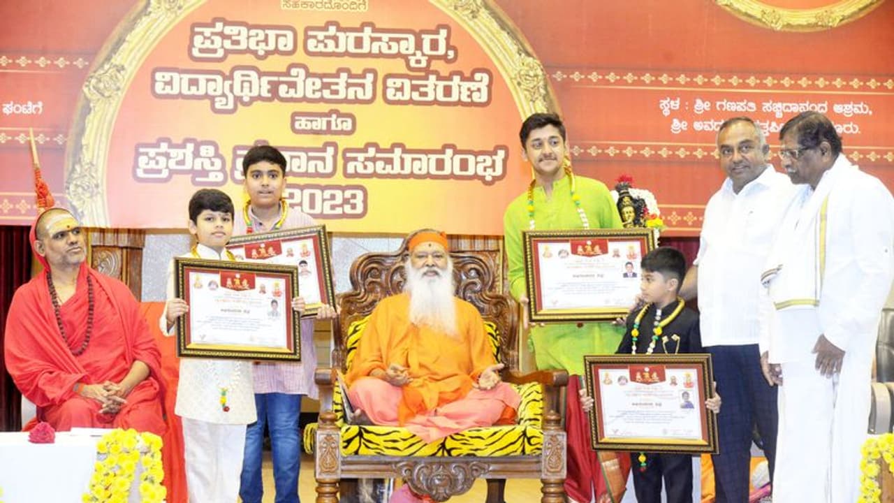 ಮಾನವೀಯ ಮೌಲ್ಯಗಳು ಕ್ಷೀಣಿಸುತ್ತಿದೆ : ಸಚ್ಚಿದಾನಂದ ಸ್ವಾಮೀಜಿ ಮಾನವೀಯ ಮೌಲ್ಯಗಳು ಕ್ಷೀಣಿಸುತ್ತಿದೆ : ಸಚ್ಚಿದಾನಂದ ಸ್ವಾಮೀಜಿ