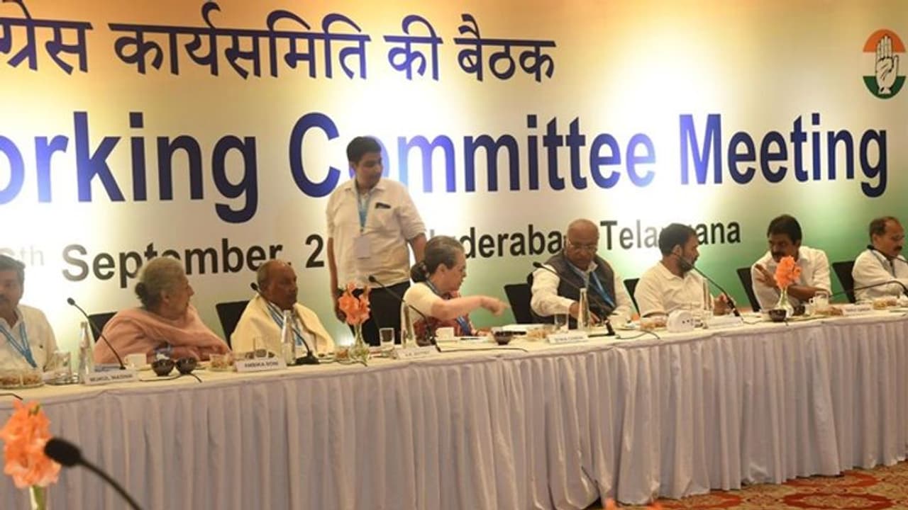 ಲೋಕ ಚುನಾವಣೆ ಗೆಲ್ಲಲು ‘ಕೈ’ ಪಣ: 4 ರಾಜ್ಯಗಳಲ್ಲಿನ ಸೋಲಿನ ಪರಾಮರ್ಶೆ ನಡೆಸಿದ ಕಾಂಗ್ರೆಸ್ ನಾಯಕರು ಲೋಕ ಚುನಾವಣೆ ಗೆಲ್ಲಲು ‘ಕೈ’ ಪಣ: 4 ರಾಜ್ಯಗಳಲ್ಲಿನ ಸೋಲಿನ ಪರಾಮರ್ಶೆ ನಡೆಸಿದ ಕಾಂಗ್ರೆಸ್ ನಾಯಕರು