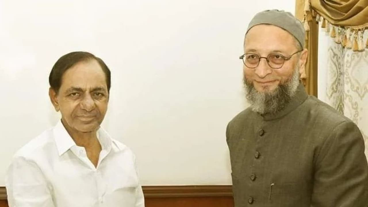 telangana elections 2023 : కేసీఆర్ హ్యాట్రిక్ కొట్టడం ఖాయం.. అసదుద్దీన్ ఓవైసీ telangana elections 2023 : కేసీఆర్ హ్యాట్రిక్ కొట్టడం ఖాయం.. అసదుద్దీన్ ఓవైసీ