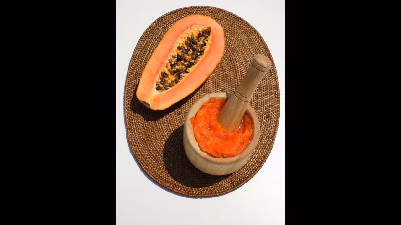 മുഖം സുന്ദരമാക്കാൻ പപ്പായ ; ഇങ്ങനെ ഉപയോ​ഗിക്കൂ 