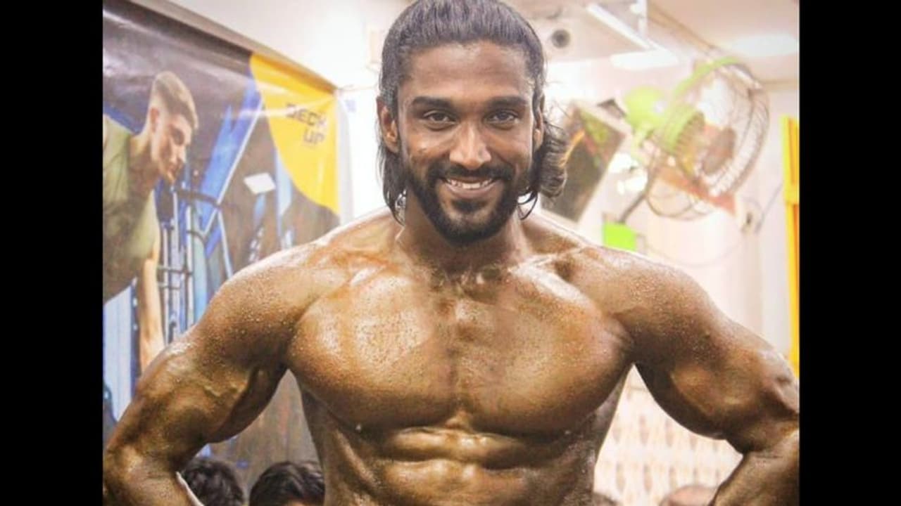 சென்னையில் ஆணழகன் போட்டிக்கு தயாரான ஜிம் பயிற்சியாளர் மயங்கி விழுந்து உயிரிழப்பு சென்னையில் ஆணழகன் போட்டிக்கு தயாரான ஜிம் பயிற்சியாளர் மயங்கி விழுந்து உயிரிழப்பு