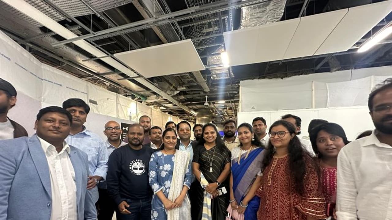 ముగిసిన మూడు రోజుల లండన్ పర్యటన.. హైదరాబాద్ కు పయనమైన ఎమ్మెల్సీ కవిత ముగిసిన మూడు రోజుల లండన్ పర్యటన.. హైదరాబాద్ కు పయనమైన ఎమ్మెల్సీ కవిత