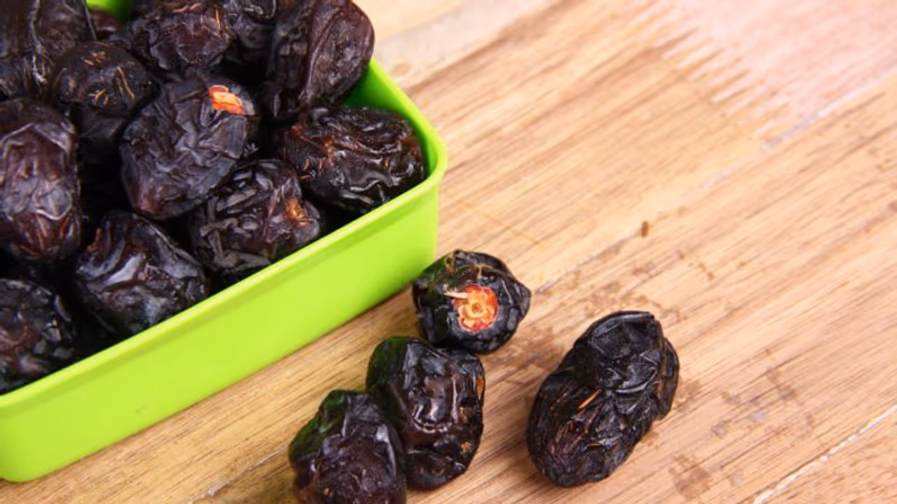 വണ്ണം കുറയ്ക്കാന് ഈന്തപ്പഴം ഇങ്ങനെ കഴിക്കാം... വണ്ണം കുറയ്ക്കാന് ഈന്തപ്പഴം ഇങ്ങനെ കഴിക്കാം...