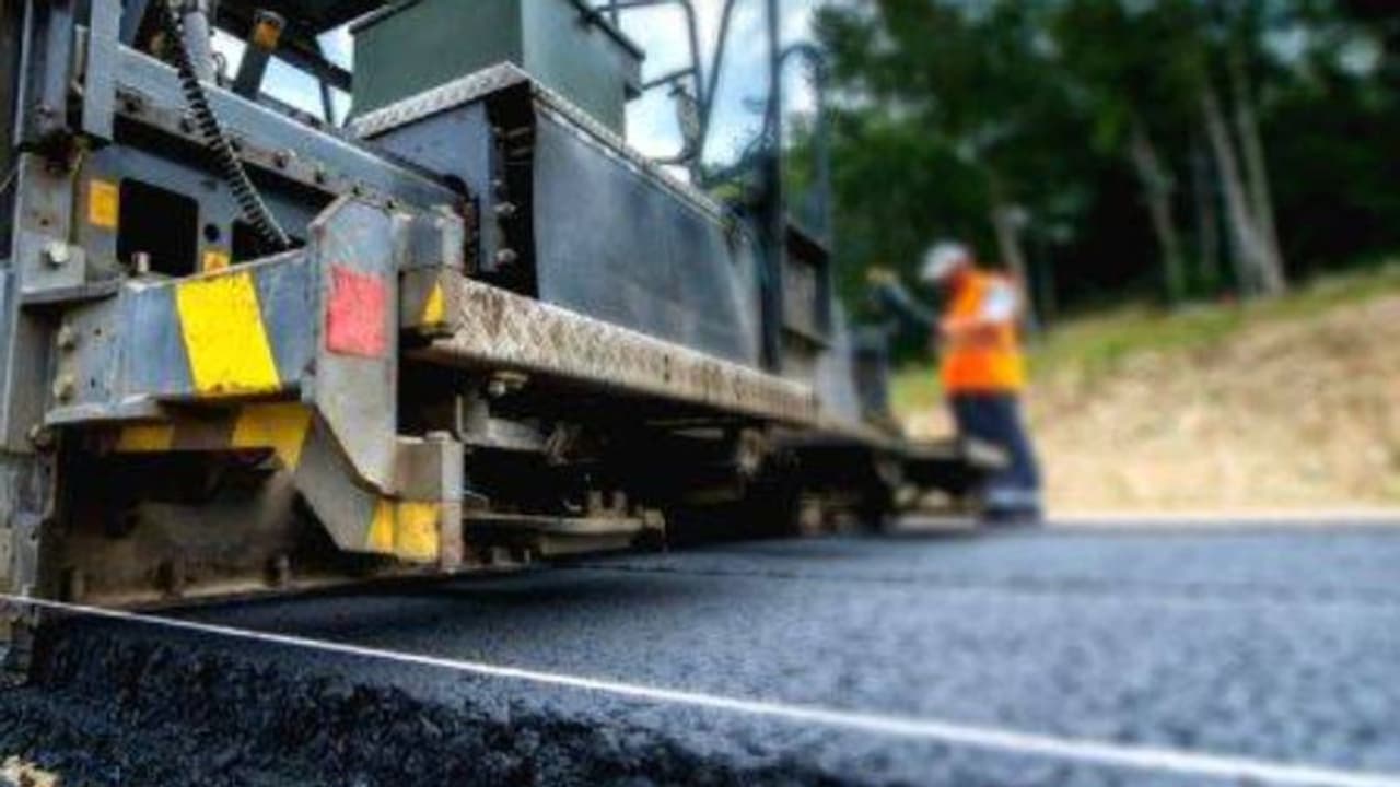 ഫണ്ട് വരുന്നുണ്ട്, റോഡുകൾ ശരിയാകും! പാലങ്ങളും റോഡുകളുമായി 182 കോടിയുടെ പൊതുമരാമത്ത് പ്രവൃത്തികൾക്ക് അനുമതി ഫണ്ട് വരുന്നുണ്ട്, റോഡുകൾ ശരിയാകും! പാലങ്ങളും റോഡുകളുമായി 182 കോടിയുടെ പൊതുമരാമത്ത് പ്രവൃത്തികൾക്ക് അനുമതി