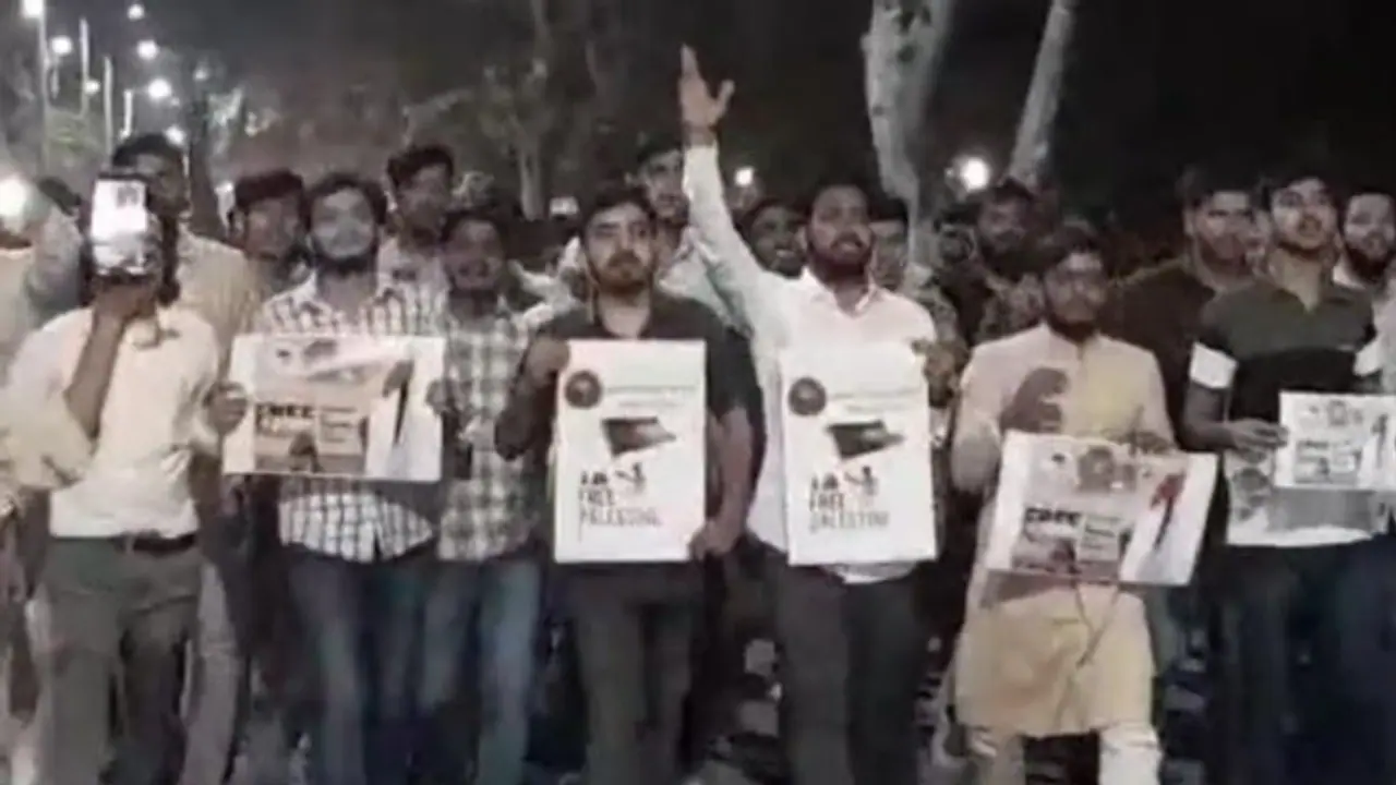 ಹಮಾಸ್ ಉಗ್ರ ದಾಳಿ ಬೆಂಬಲಿಸಿ ಯುಪಿ ಆಲಿಘಡ ಮುಸ್ಲಿಂ ವಿಶ್ವವಿದ್ಯಾಲಯ ವಿದ್ಯಾರ್ಥಿಗಳ ಮೆರವಣಿಗೆ! ಹಮಾಸ್ ಉಗ್ರ ದಾಳಿ ಬೆಂಬಲಿಸಿ ಯುಪಿ ಆಲಿಘಡ ಮುಸ್ಲಿಂ ವಿಶ್ವವಿದ್ಯಾಲಯ ವಿದ್ಯಾರ್ಥಿಗಳ ಮೆರವಣಿಗೆ!