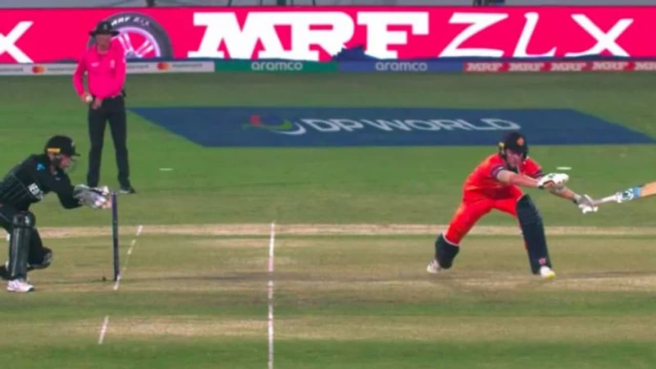 ഇങ്ങനെയല്ല സ്റ്റംപ് ചെയ്യേണ്ടത്! പുറത്തായെന്ന് കരുതിയ നെതര്‍ലന്‍ഡ്‌സ് താരത്തെ തിരിച്ചുവിളിച്ച് അംപയര്‍