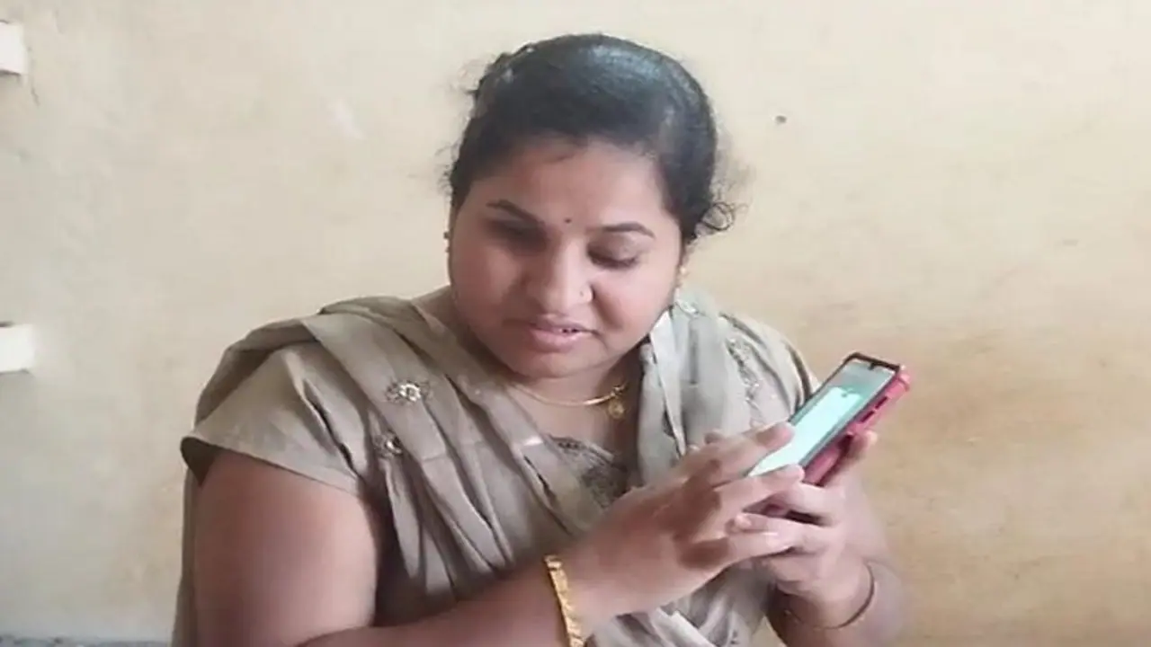 ಬಳ್ಳಾರಿ: ಅಂಧ ಯುವತಿಗೆ ಮೋಸ ಮಾಡಿದ ದುರುಳರು, ನಾಟಿ ಔಷಧಿ ಹೆಸರಲ್ಲಿ ವಂಚನೆ..! ಬಳ್ಳಾರಿ: ಅಂಧ ಯುವತಿಗೆ ಮೋಸ ಮಾಡಿದ ದುರುಳರು, ನಾಟಿ ಔಷಧಿ ಹೆಸರಲ್ಲಿ ವಂಚನೆ..!