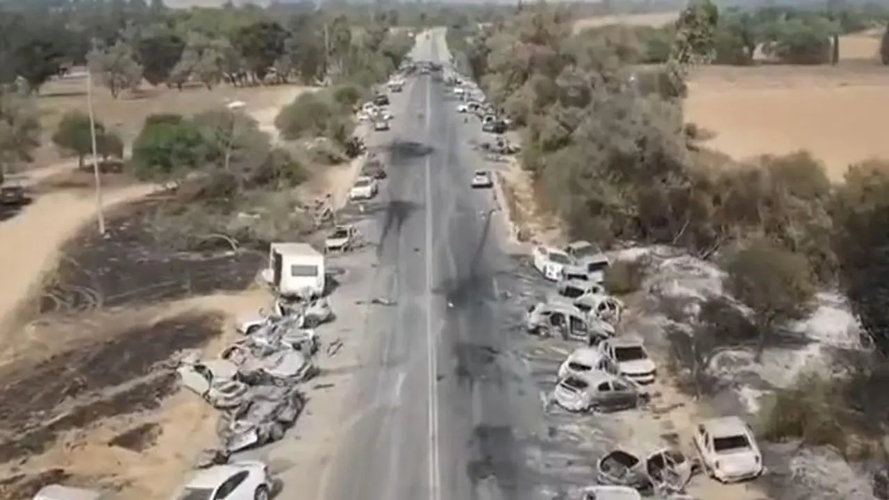 ഈ കാറുകളുടെ ദൃശ്യങ്ങള് ഞെട്ടിക്കും, ഹമാസ് ആദ്യം പ്രത്യക്ഷപ്പെട്ട ഇടം പ്രേതസിനിമയേക്കാള് ഭയാനകം! ഈ കാറുകളുടെ ദൃശ്യങ്ങള് ഞെട്ടിക്കും, ഹമാസ് ആദ്യം പ്രത്യക്ഷപ്പെട്ട ഇടം പ്രേതസിനിമയേക്കാള് ഭയാനകം!